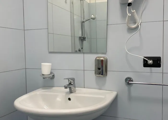 B&B Albergo Centrale Gioiosa Ionica 3* 焦约萨伊奥尼卡