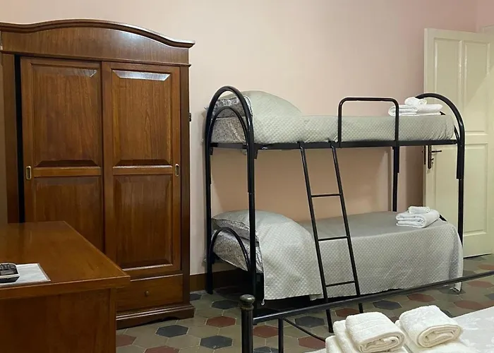 招待所 B&B Albergo Centrale Gioiosa Ionica 焦约萨伊奥尼卡