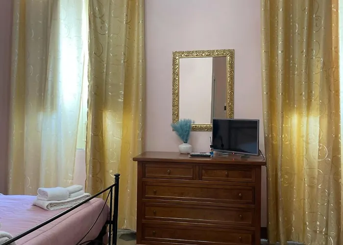 B&B Albergo Centrale Gioiosa Ionica 招待所 焦约萨伊奥尼卡